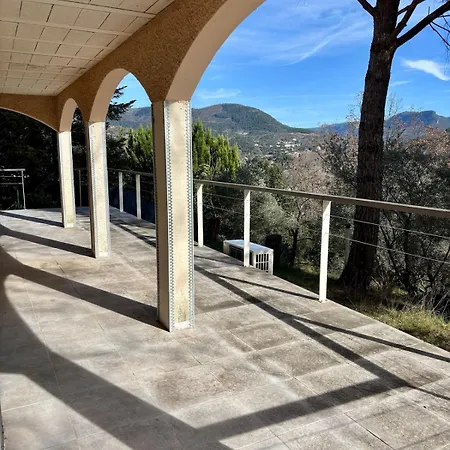 Apartmán Furnished 2-room With Terrace & Garden *